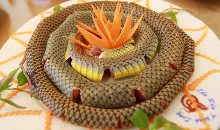 Экзотическое блюдо из змеи